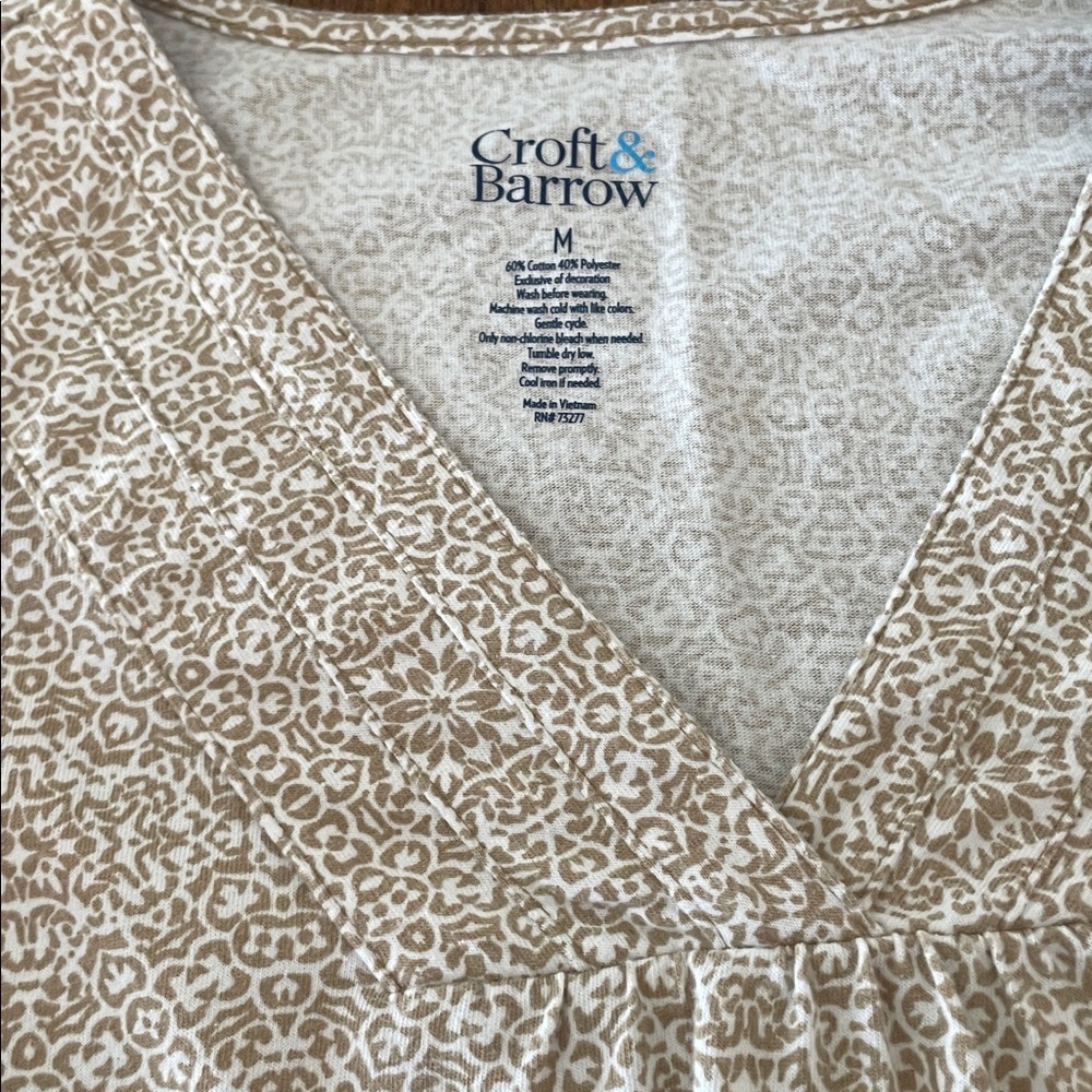 croft & barrow Cream and Tan Printed V-Neck Short Sleeve Top - Picture 2 of 2